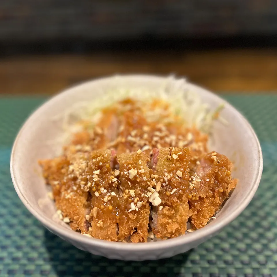 ゴマとナッツが香る龍王みそを使ったみそカツ丼 しじみのおみそ汁付き